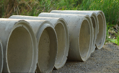 水泥与水泥管 现代建筑的基石与血管